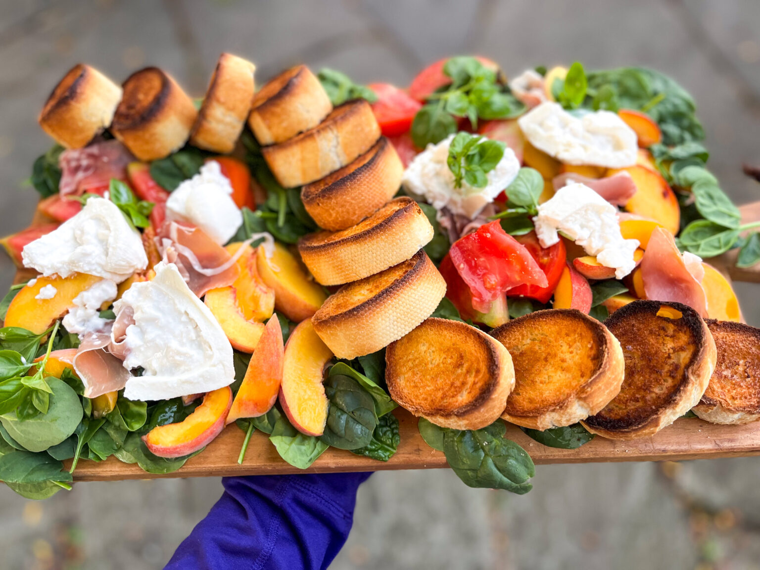 How to Make a Burrata, Tomato and Peach Charcuterie Board - Amazing ...